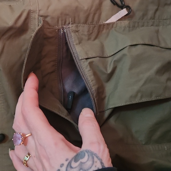 Columbia Convert jacket in olive green, detachable fur hood - Picture 12 of 14